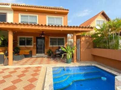 Ofrece en Venta Palafito ubicado en el conjunto Residencial Casas Bote C, L.