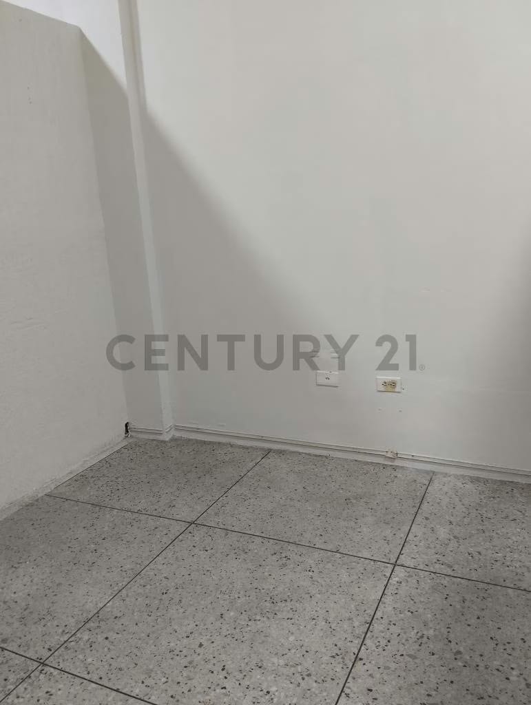 Local Comercial en Edificio Fusagri, frente al Estadio Luis Aparicio - 8