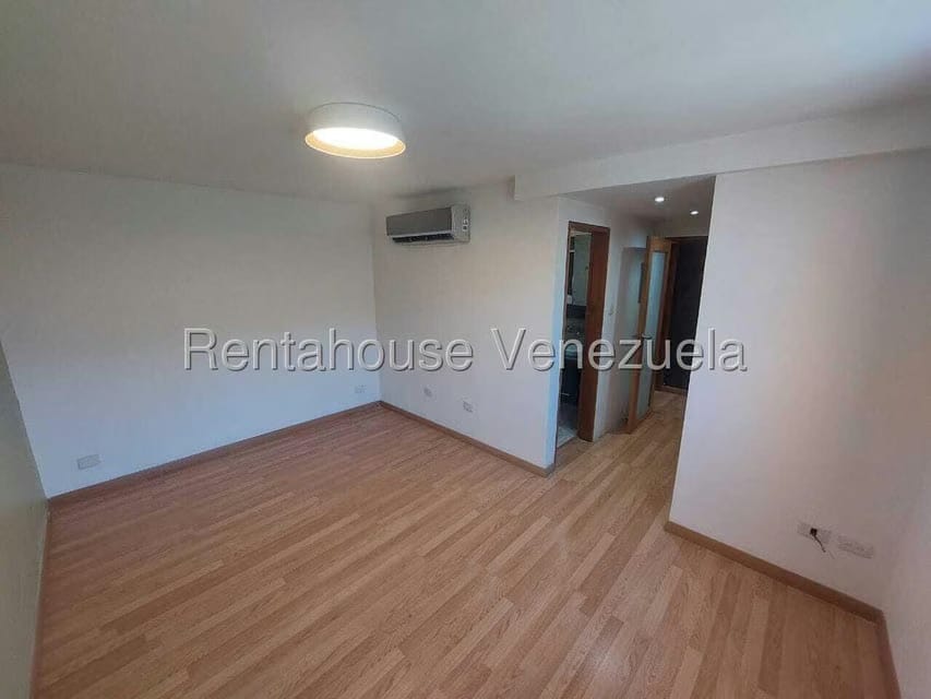 Apartamento (1 Nivel) en Alquiler en Los Naranjos Humboldt, Distrito Metropolitano - 13