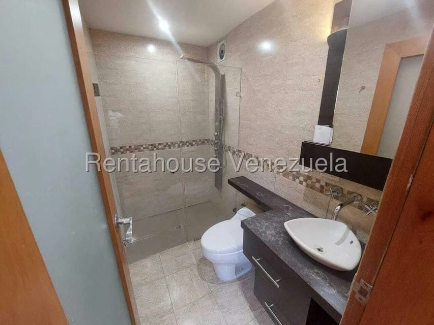 Apartamento (1 Nivel) en Alquiler en Los Naranjos Humboldt, Distrito Metropolitano - 14