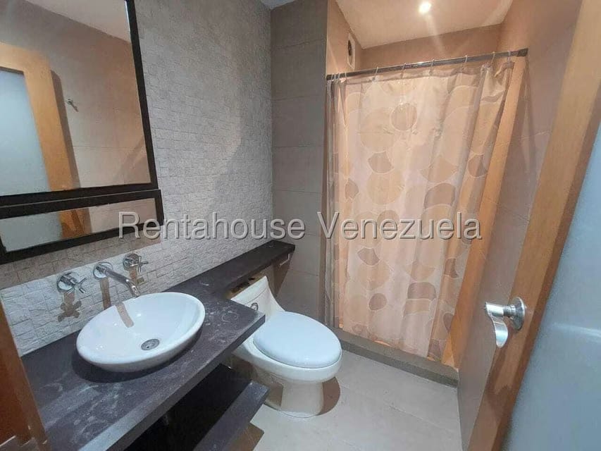 Apartamento (1 Nivel) en Alquiler en Los Naranjos Humboldt, Distrito Metropolitano - 19