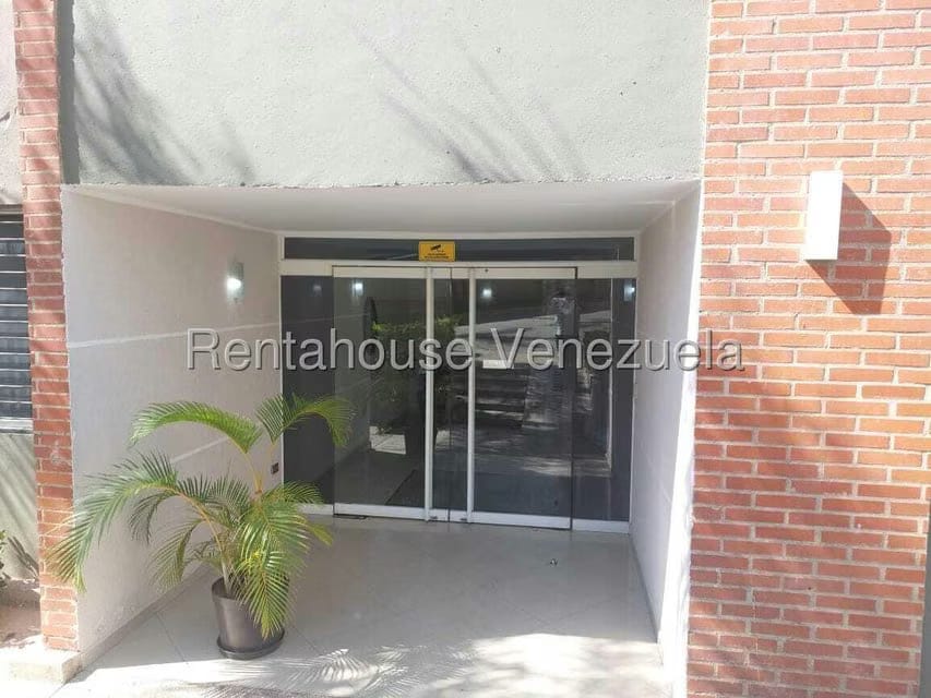 Apartamento (1 Nivel) en Alquiler en Los Naranjos Humboldt, Distrito Metropolitano - 20