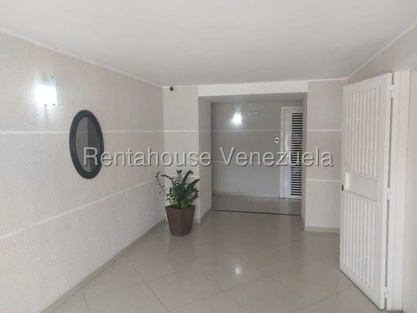 Apartamento (1 Nivel) en Alquiler en Los Naranjos Humboldt, Distrito Metropolitano - 23