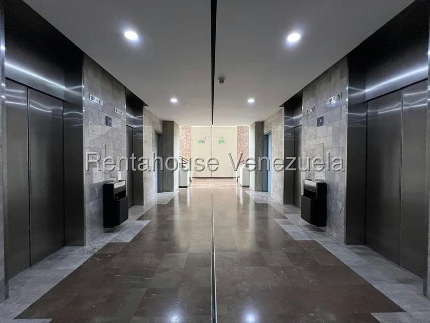 Comercial (Oficina) en Alquiler en La Lagunita Country Club, Distrito Metropolitano - 3