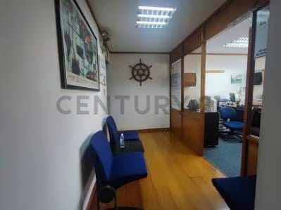 VENTA DE OFICINA CHACAO 3OFICINAS/4CUBICULOS/1COCINA/2BAÑOS/1RECEPCION