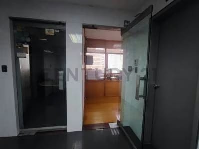 VENTA DE OFICINA CHACAO 3OFICINAS/4CUBICULOS/1COCINA/2BAÑOS/1RECEPCION - 3