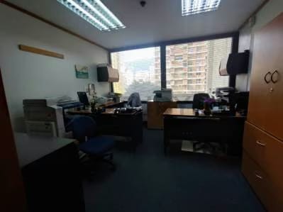 VENTA DE OFICINA CHACAO 3OFICINAS/4CUBICULOS/1COCINA/2BAÑOS/1RECEPCION - 4