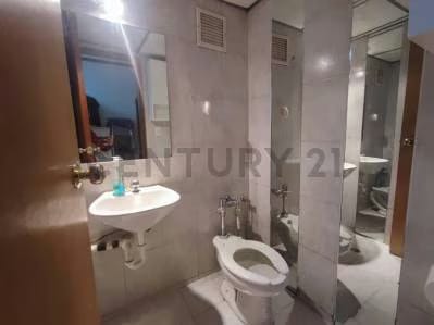 VENTA DE OFICINA CHACAO 3OFICINAS/4CUBICULOS/1COCINA/2BAÑOS/1RECEPCION - 8