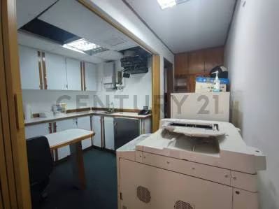 VENTA DE OFICINA CHACAO 3OFICINAS/4CUBICULOS/1COCINA/2BAÑOS/1RECEPCION - 9