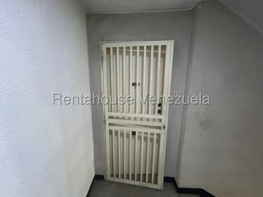 Apartamento (1 Nivel) en Alquiler en San Bernardino, Distrito Metropolitano - 2