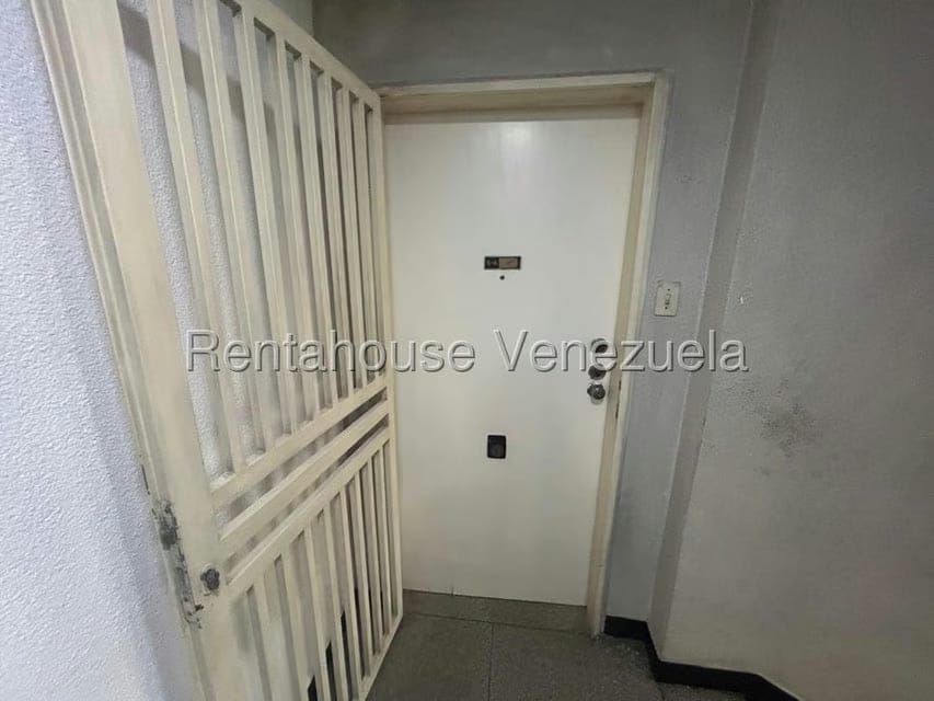 Apartamento (1 Nivel) en Alquiler en San Bernardino, Distrito Metropolitano - 3