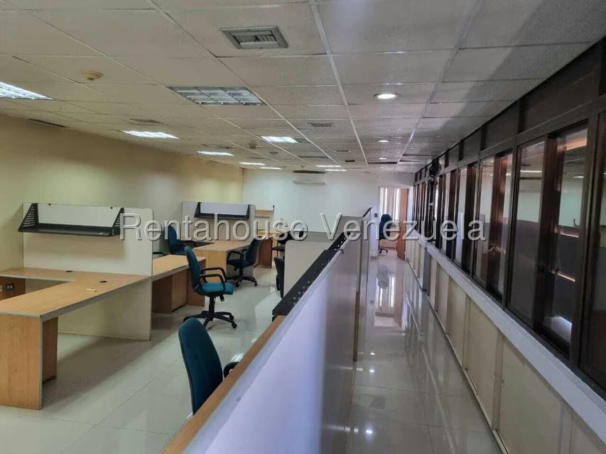 Oficina en Venta en Los Palos Grandes, Distrito Metropolitano - 17