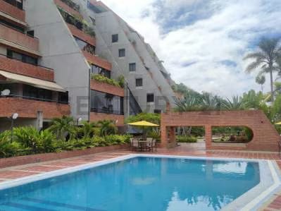 Colinas de Tamanaco, excelente apartamento zona segura, calle privada - 2