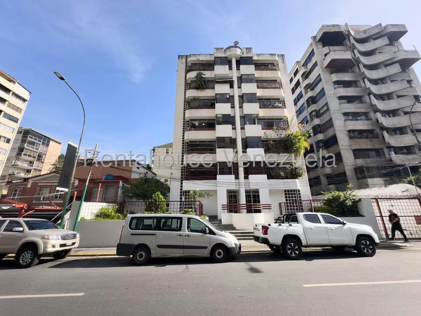 Apartamento (1 Nivel) en Alquiler en Los Palos Grandes, Distrito Metropolitano