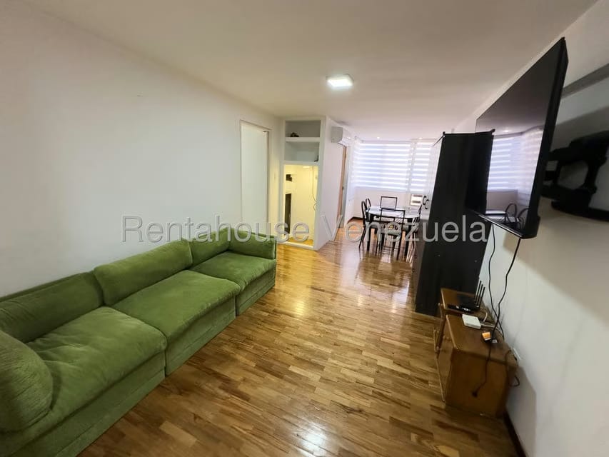 Apartamento (1 Nivel) en Alquiler en Los Palos Grandes, Distrito Metropolitano - 2