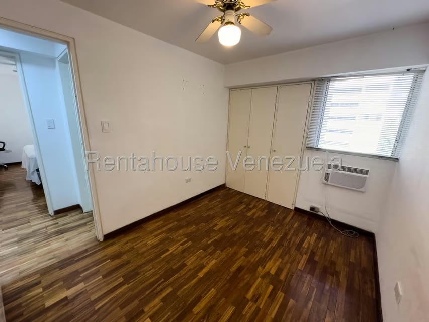 Apartamento (1 Nivel) en Alquiler en Los Palos Grandes, Distrito Metropolitano - 11