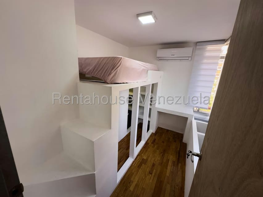 Apartamento (1 Nivel) en Alquiler en Los Palos Grandes, Distrito Metropolitano - 13