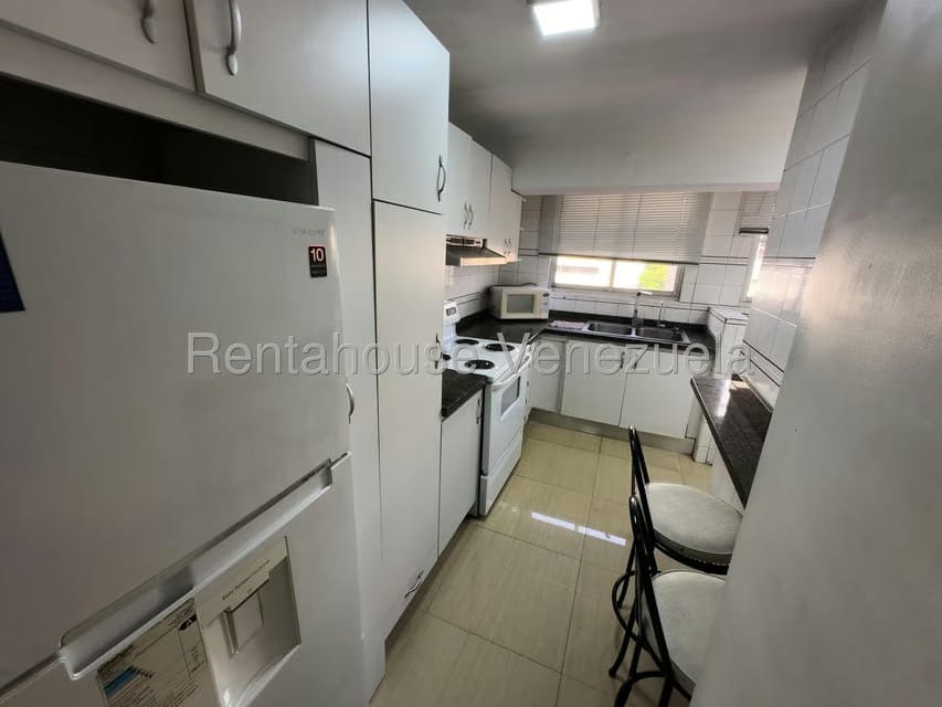 Apartamento (1 Nivel) en Alquiler en Los Palos Grandes, Distrito Metropolitano - 14