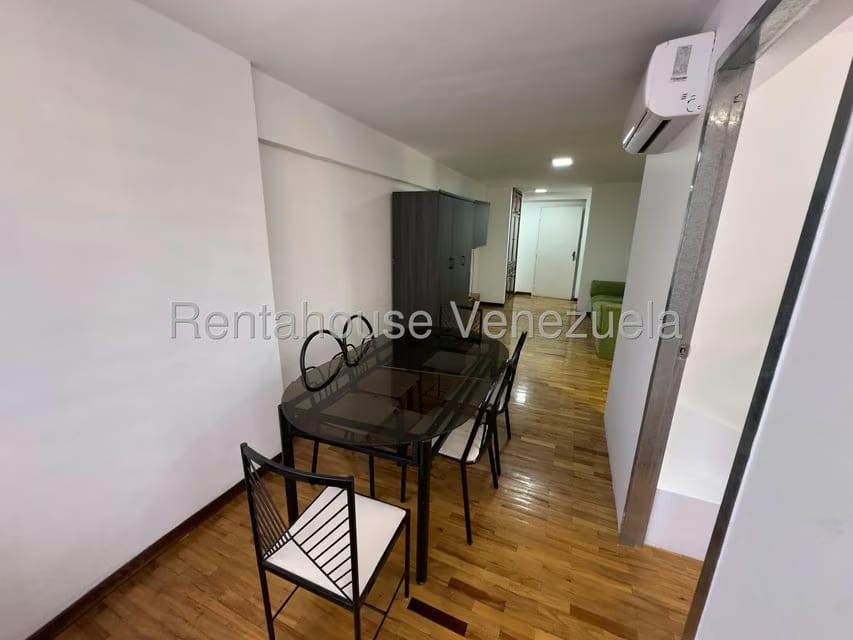 Apartamento (1 Nivel) en Alquiler en Los Palos Grandes, Distrito Metropolitano - 5