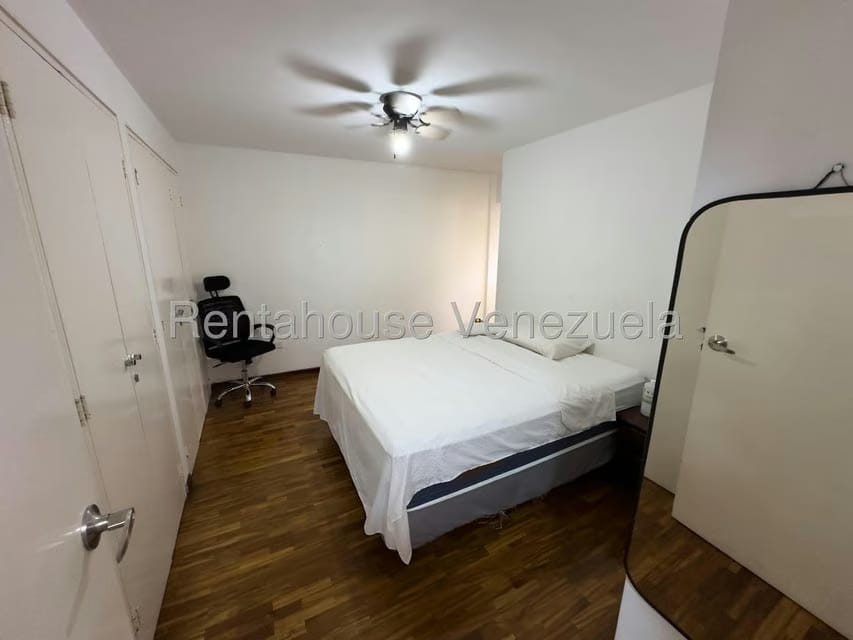 Apartamento (1 Nivel) en Alquiler en Los Palos Grandes, Distrito Metropolitano - 6