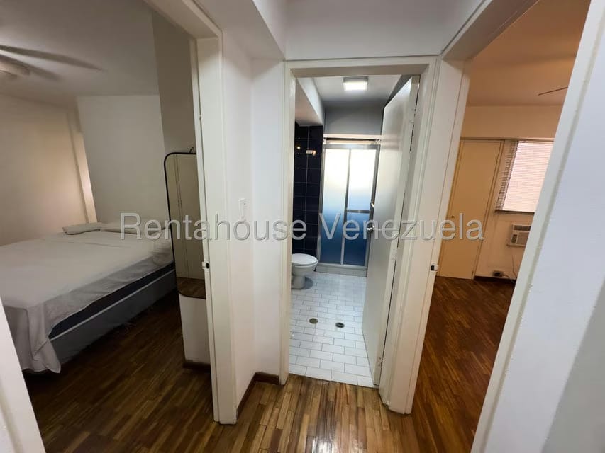 Apartamento (1 Nivel) en Alquiler en Los Palos Grandes, Distrito Metropolitano - 8