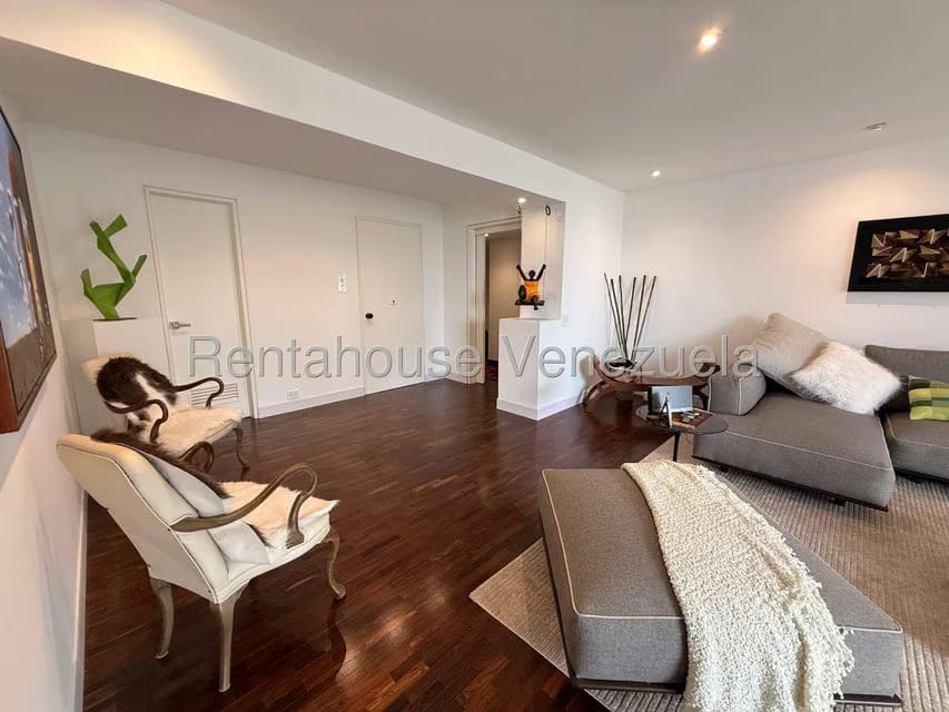 Apartamento (1 Nivel) en Venta en Los Naranjos del Cafetal, Distrito Metropolitano - 2