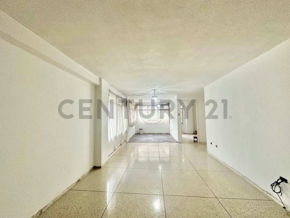 JCC - SE VENDE APARTAMENTO CON ALTO POTENCIAL PARA REMODELAR EN SU TOTALIDAD - 2