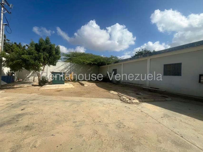 Comercial (Galpon - Deposito) en Alquiler en Punto Fijo, Falcon