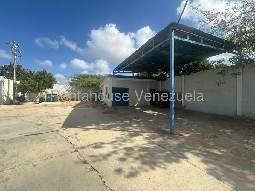 Comercial (Galpon - Deposito) en Alquiler en Punto Fijo, Falcon - 2