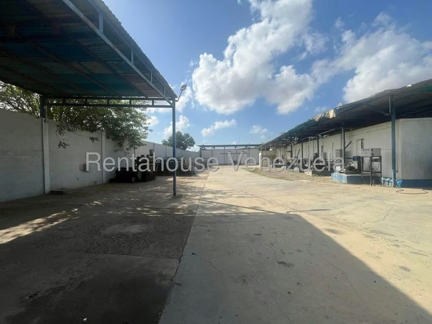Comercial (Galpon - Deposito) en Alquiler en Punto Fijo, Falcon - 3