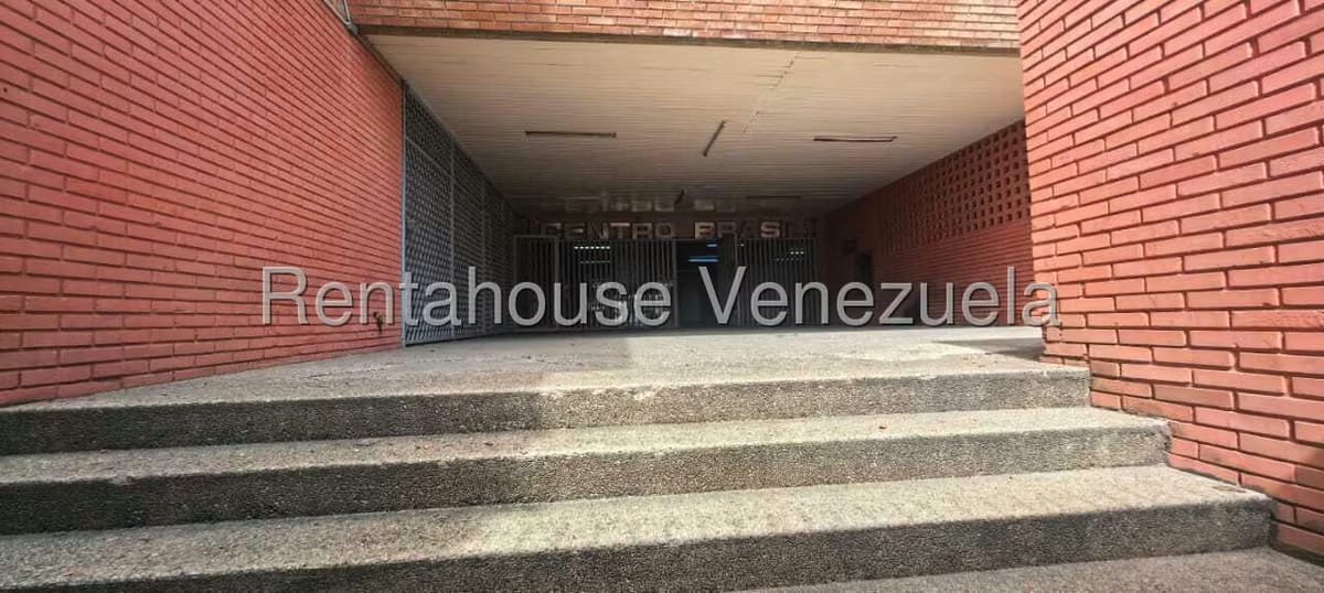 Comercial (Galpon - Deposito) en Alquiler en Catia, Distrito Metropolitano - 2