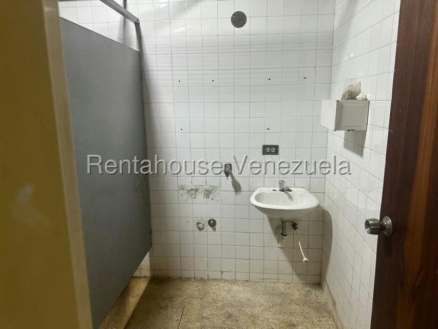 Comercial (Galpon - Deposito) en Alquiler en Catia, Distrito Metropolitano - 19