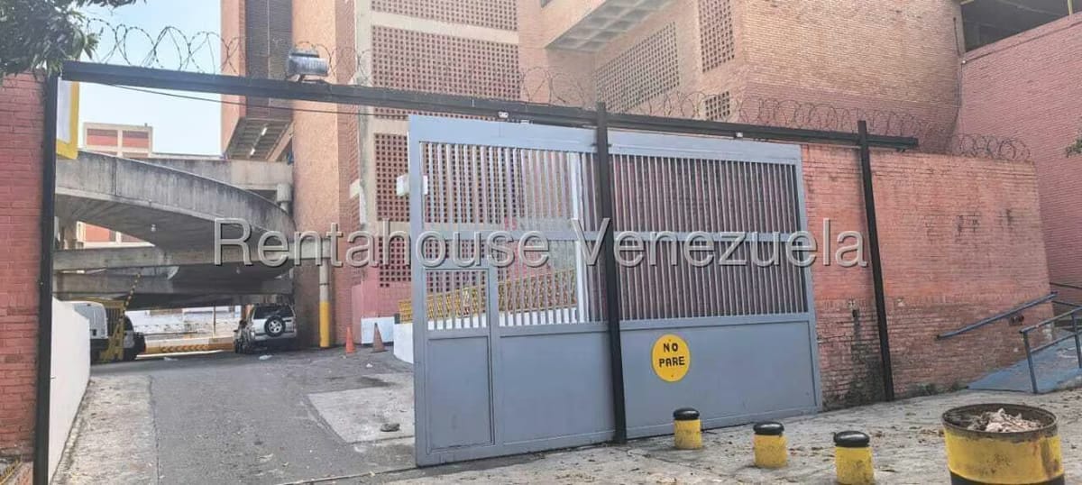 Comercial (Galpon - Deposito) en Alquiler en Catia, Distrito Metropolitano - 3