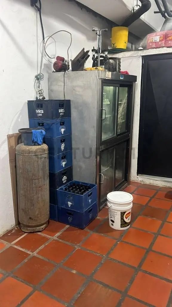 Excelente local de 150 mts2 en venta en el Centro Comercial Refugio. - 12