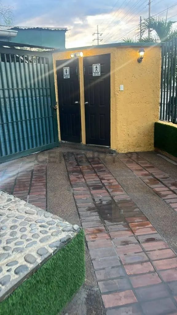 Excelente local de 150 mts2 en venta en el Centro Comercial Refugio. - 19