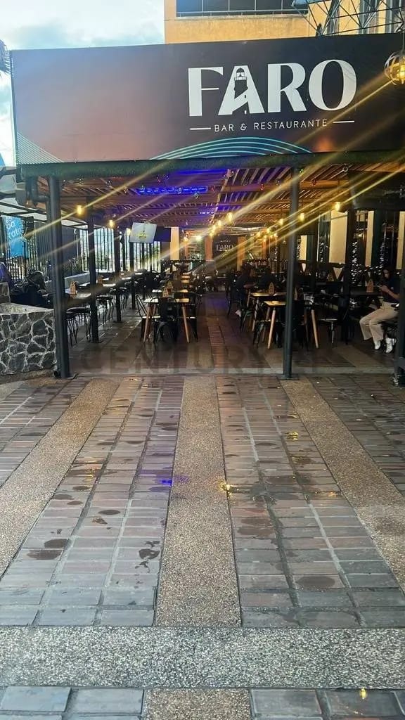 Excelente local de 150 mts2 en venta en el Centro Comercial Refugio. - 3