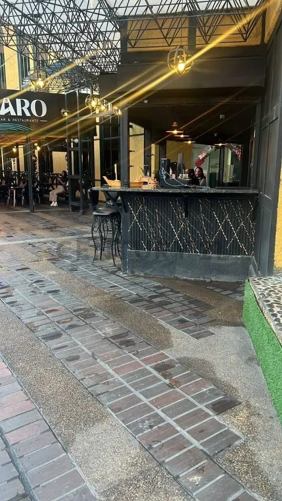 Excelente local de 150 mts2 en venta en el Centro Comercial Refugio. - 6