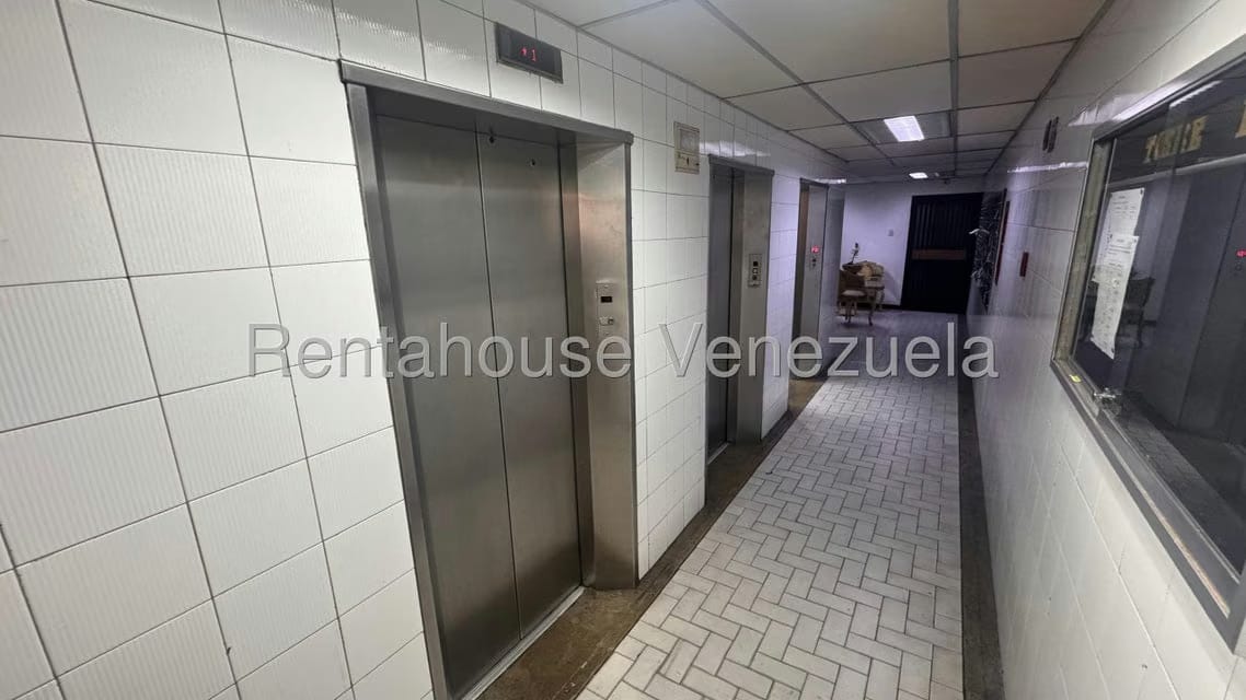 Apartamento (1 Nivel) en Venta en Parroquia La Candelaria, Distrito Metropolitano - 4