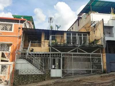 EN VENTA CASA QUINTA DE DOS NIVELES EN URBANIZACIÓN LOS ROSALES