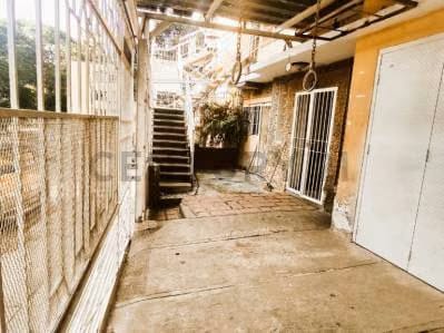 EN VENTA CASA QUINTA DE DOS NIVELES EN URBANIZACIÓN LOS ROSALES - 2