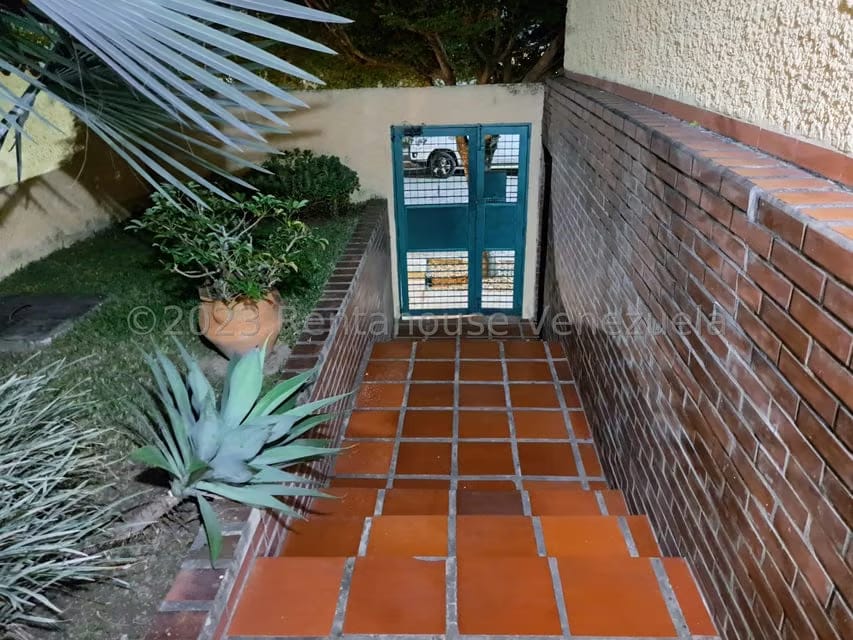 Casa (Multipes Niveles) en Venta en El Cafetal, Distrito Metropolitano - 4