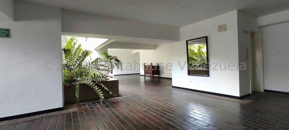 Apartamento (Multiples Niveles) en Venta en Alto Hatillo, Distrito Metropolitano - 2
