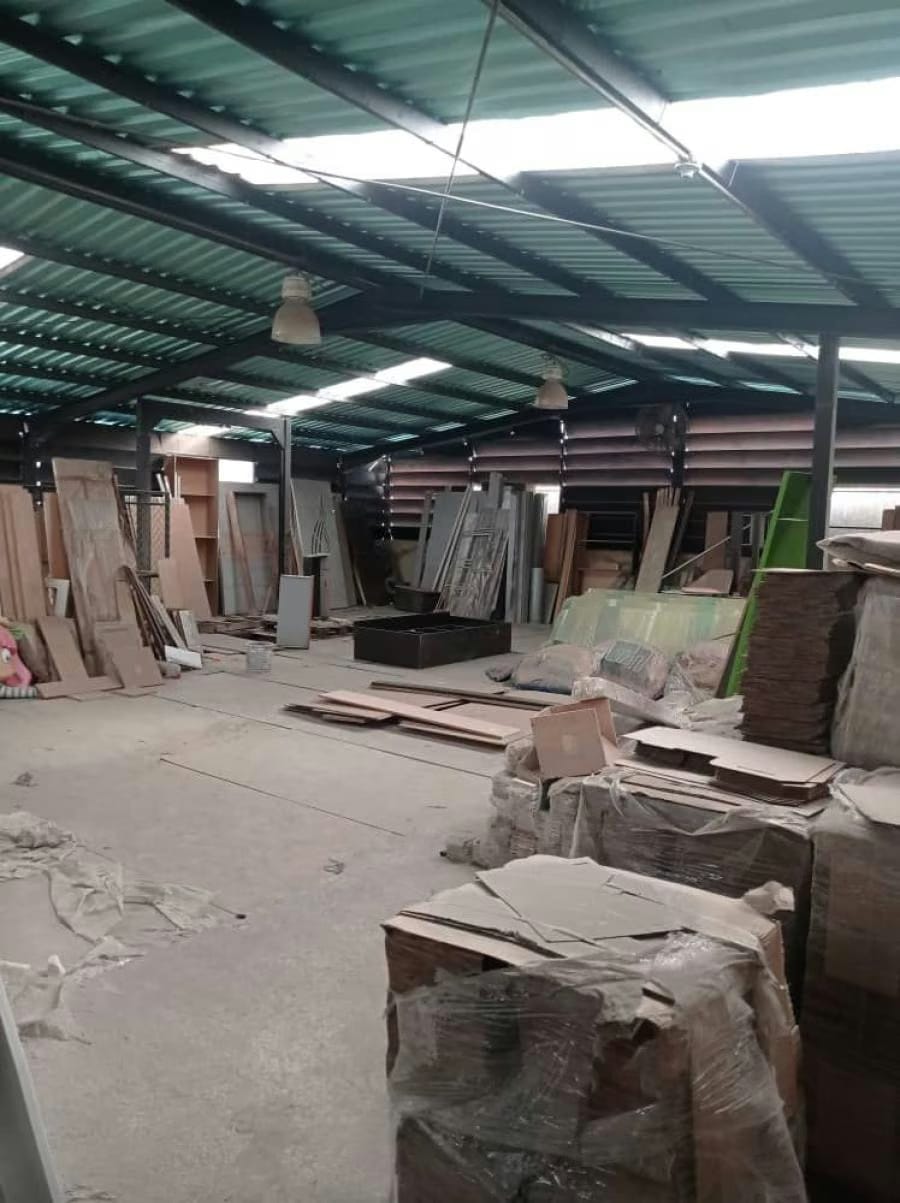 Galpon en Venta en Lechería - 4