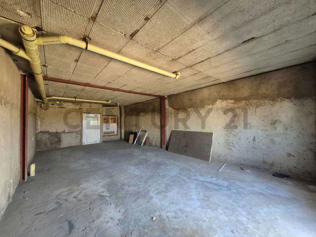 Local de 91m2 con Terraza de 18m2 en C.C. Puente Real - 2