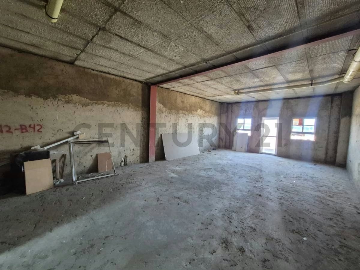 Local de 91m2 con Terraza de 18m2 en C.C. Puente Real - 4