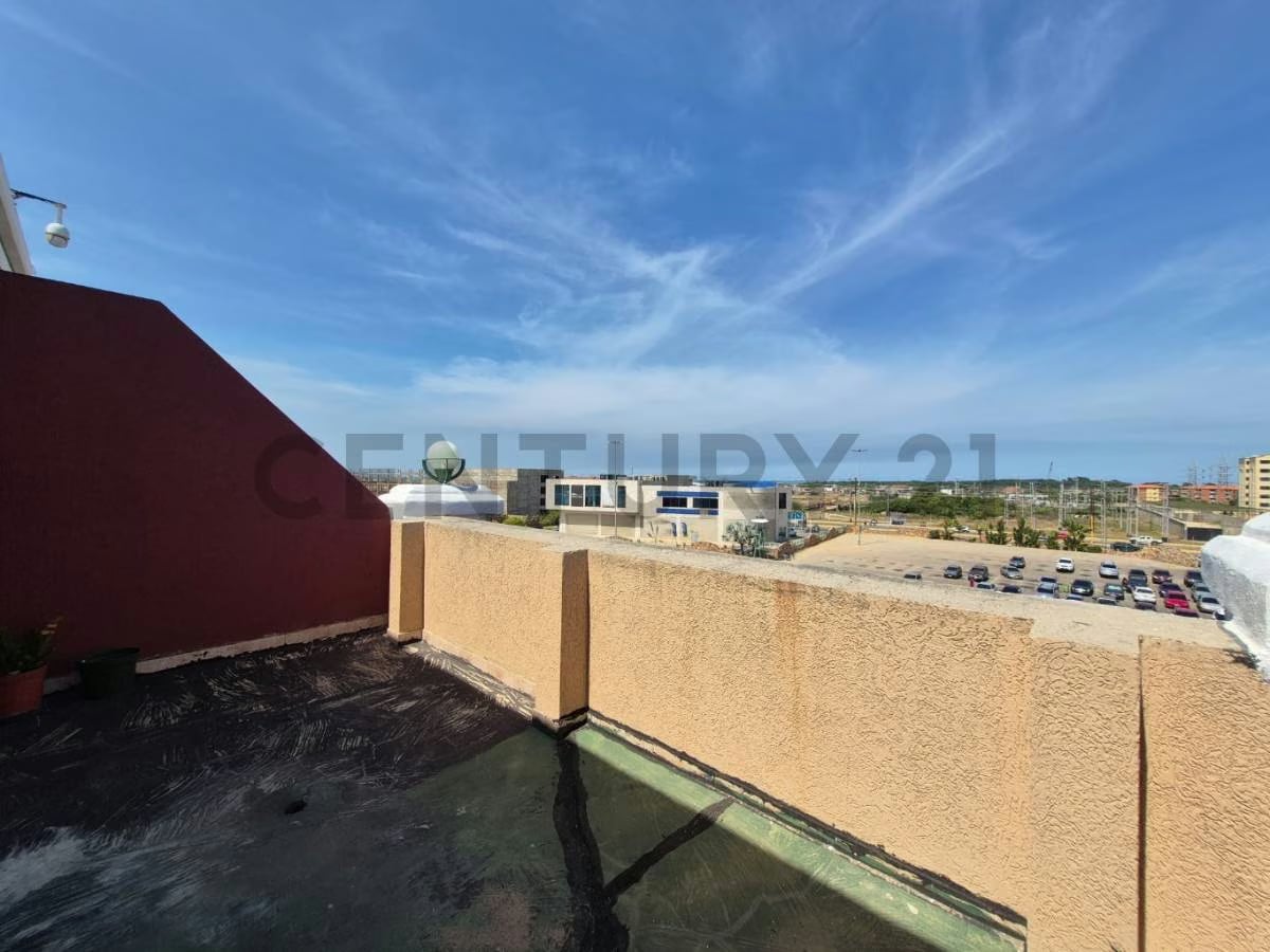 Local de 91m2 con Terraza de 18m2 en C.C. Puente Real - 5