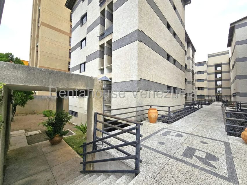 Apartamento (1 Nivel) en Venta en Club Hipico Las Trinitarias, Lara - 2