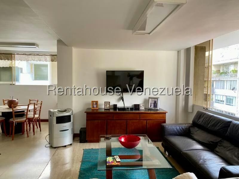 Apartamento (1 Nivel) en Alquiler en Los Palos Grandes, Distrito Metropolitano - 11