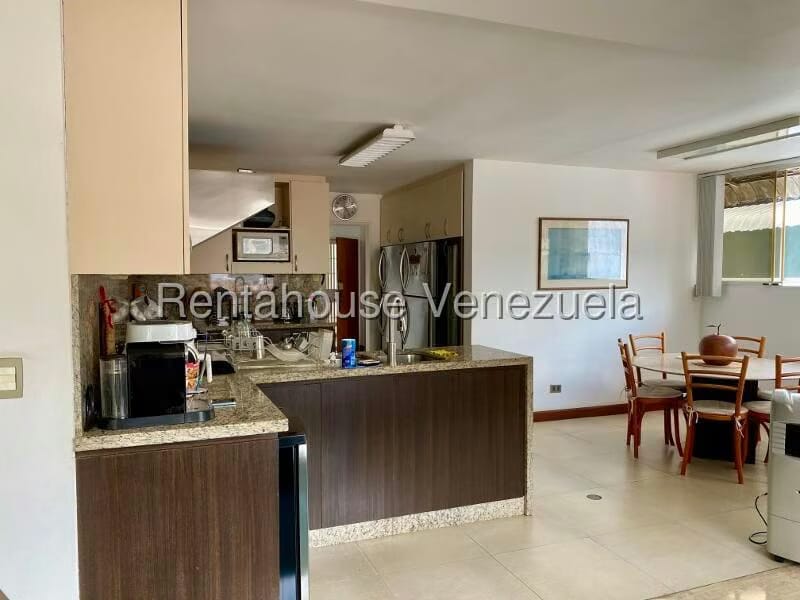 Apartamento (1 Nivel) en Alquiler en Los Palos Grandes, Distrito Metropolitano - 12
