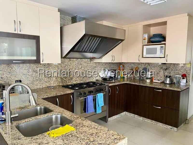 Apartamento (1 Nivel) en Alquiler en Los Palos Grandes, Distrito Metropolitano - 14